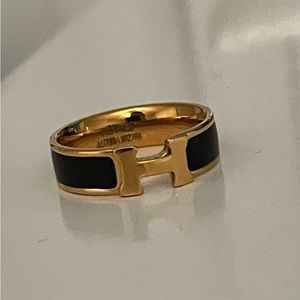 Women’s H Ring